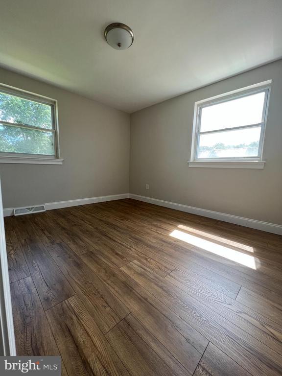 Building Photo - 550 N Line St