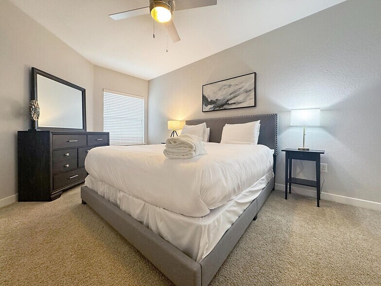 Building Photo - 2615 N Grady Ave