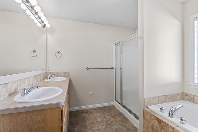 Building Photo - 1770 W Bellagio Dr