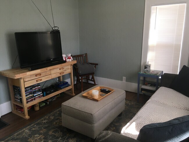 Building Photo - 231 Jones St