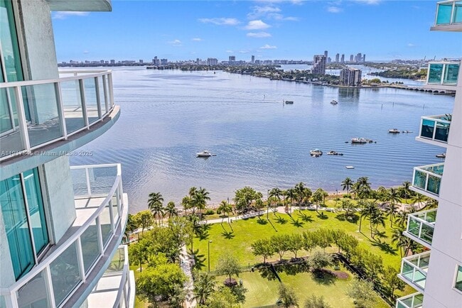 Building Photo - 1900 N Bayshore Dr