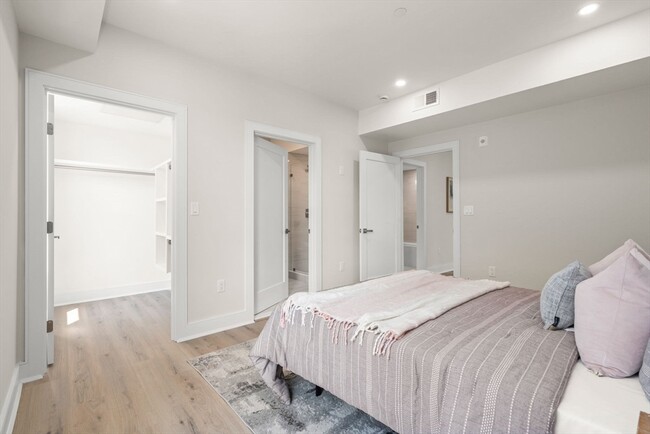 Building Photo - 260 Elm St