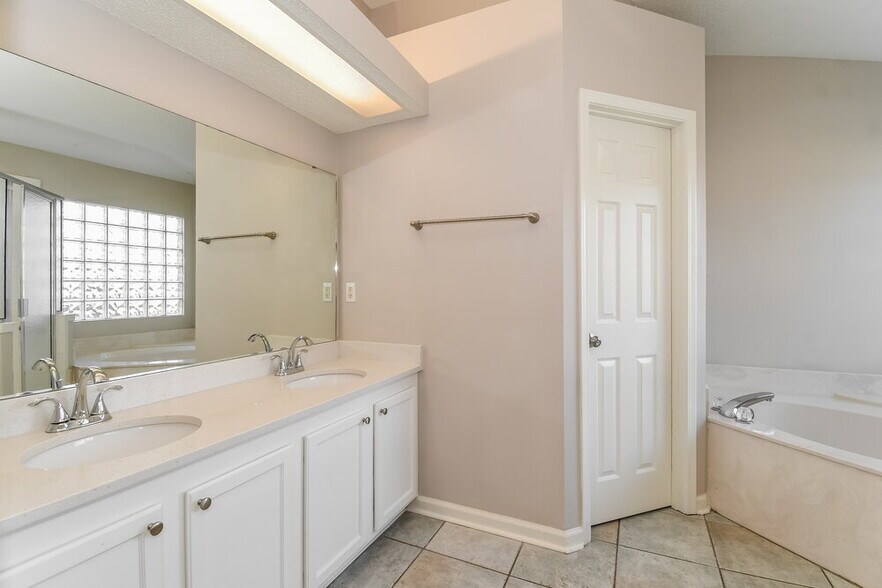 Building Photo - 337 Island View Cir