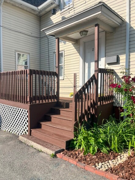 Front Porch/Deck - 213 Brown St