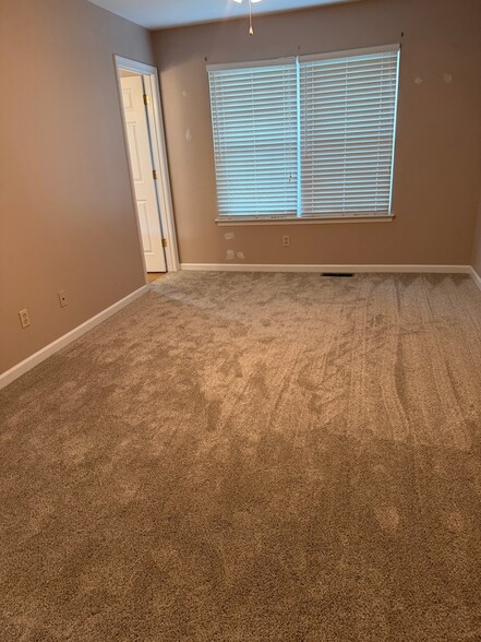 Building Photo - 142 Birdwood Ct