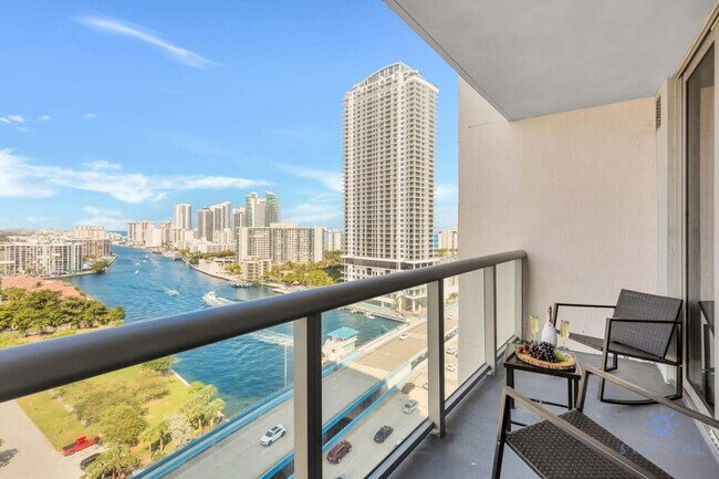 Building Photo - 2602 E Hallandale Beach Blvd