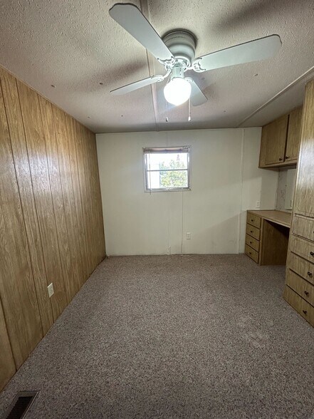 Building Photo - 3601 E Wyoming Ave