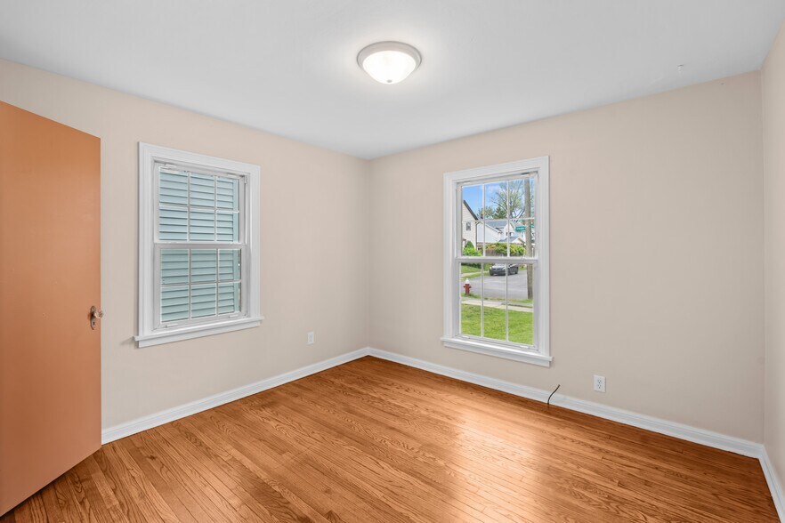 Building Photo - 1502 Schuyler Rd