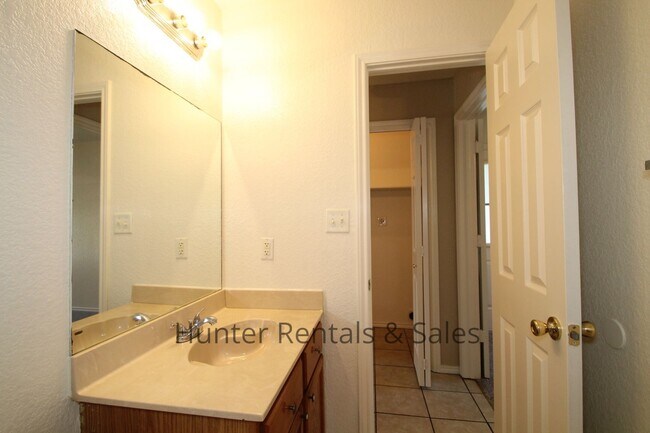 Building Photo - Updated 3-Bedroom, 2-Bath Townhome with Do...