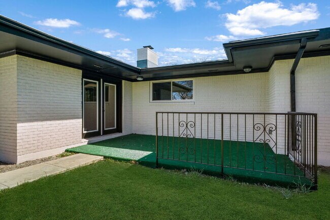 Building Photo - 192 Oriole Dr