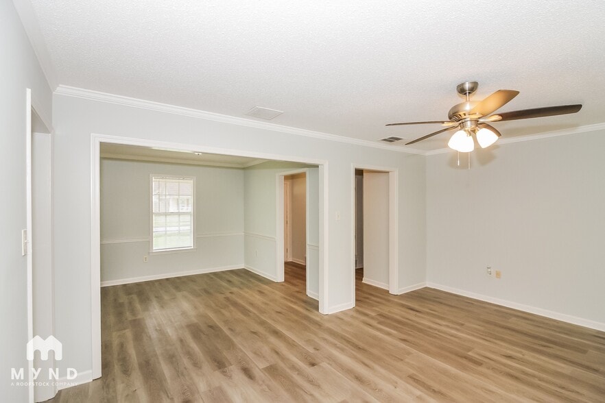 Building Photo - 6868 Rockbrook Dr