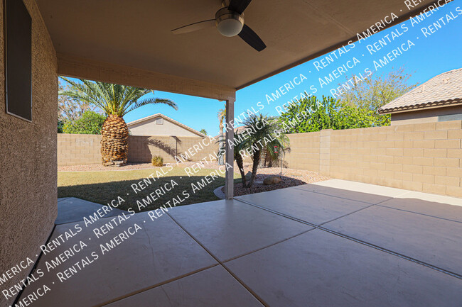 Building Photo - 9316 W Cinnabar Ave