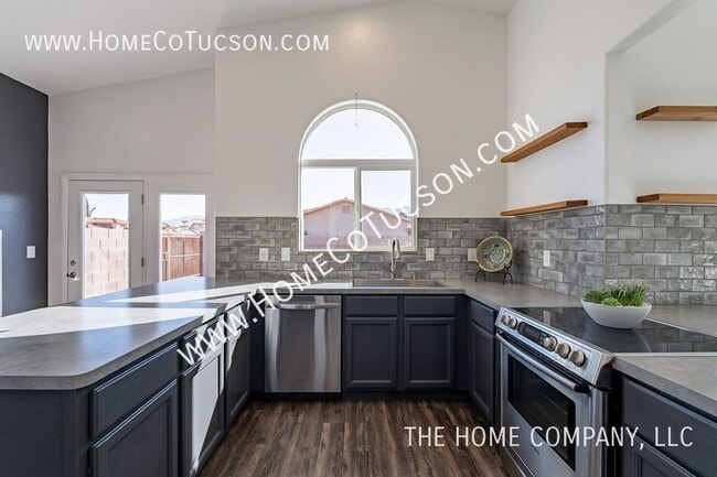 Building Photo - 2581 W Camino De La Joya