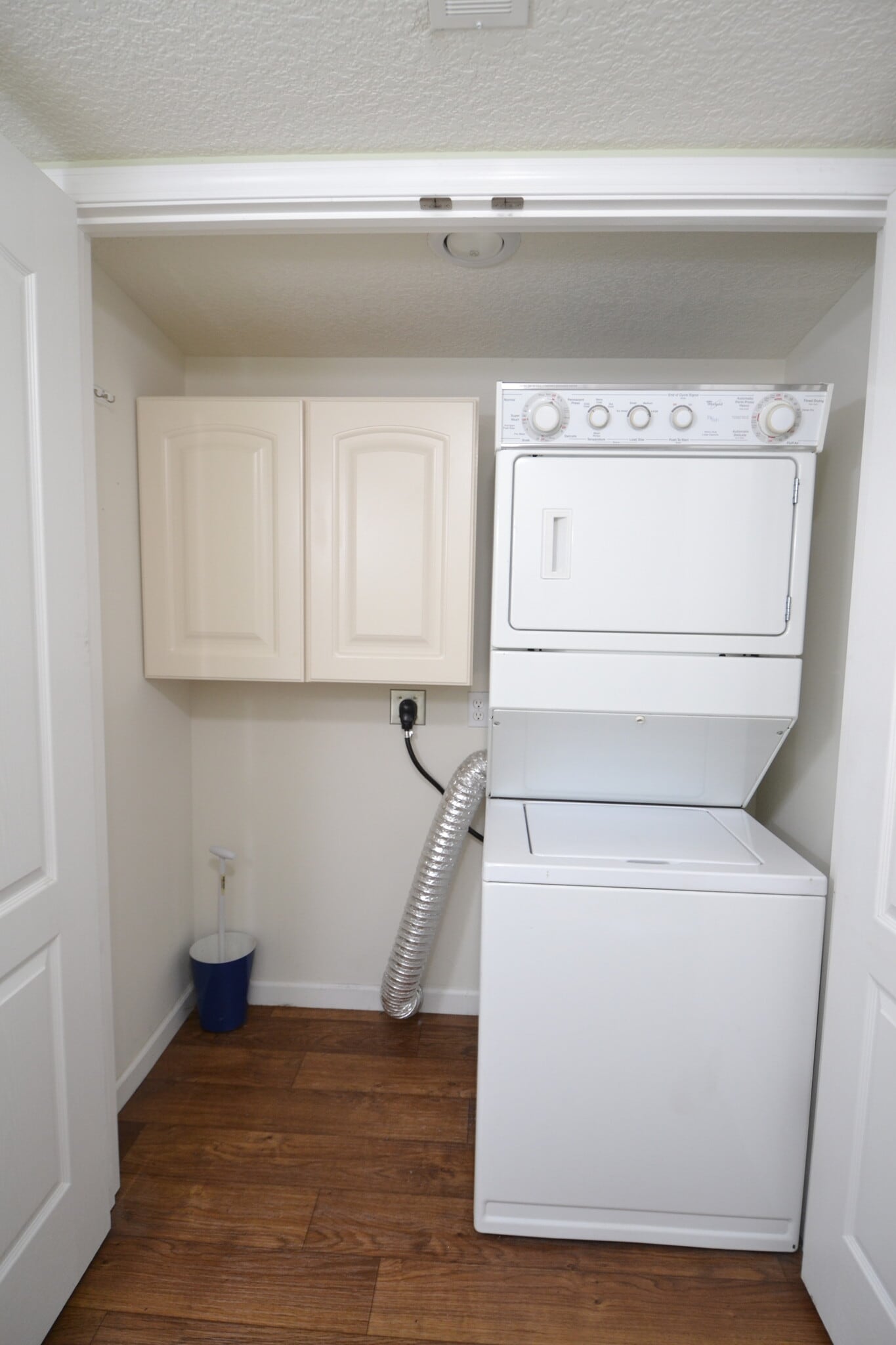 Building Photo - 1900 Salter Pl