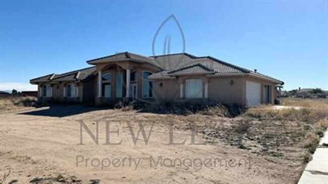 Building Photo - Beautiful 4 bedroom on LARGE private lot in PHELAN