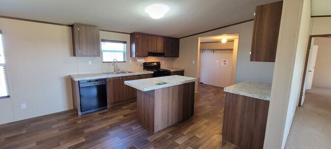 Building Photo - Easy Access to Austin Airport and Tesla