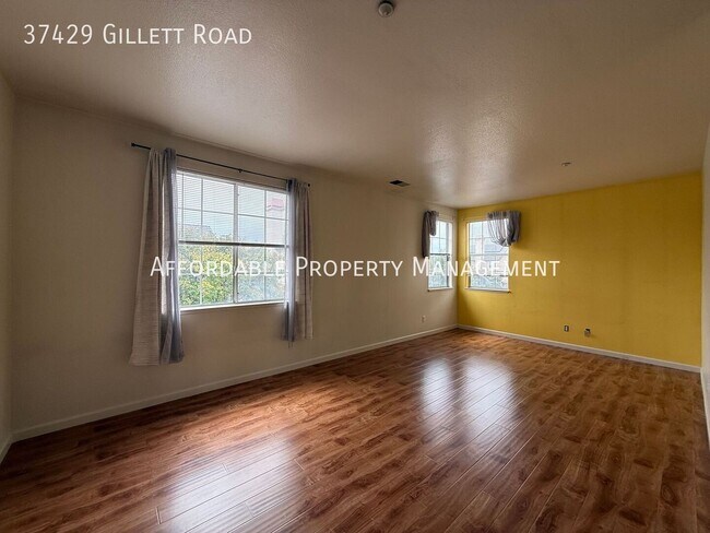Building Photo - 37429 Gillett Rd