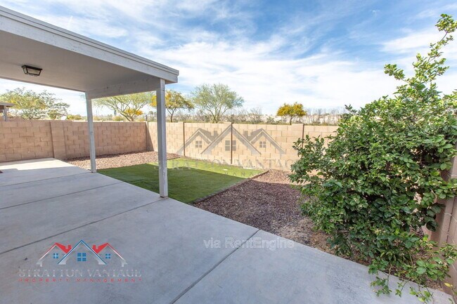 Building Photo - 5926 E Oasis Blvd