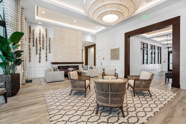 Building Photo - 9256 Crestview Cir