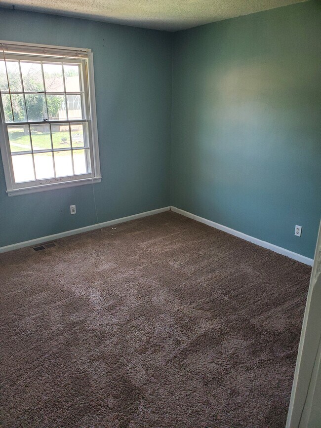 Building Photo - 1925 Heatherwood Dr