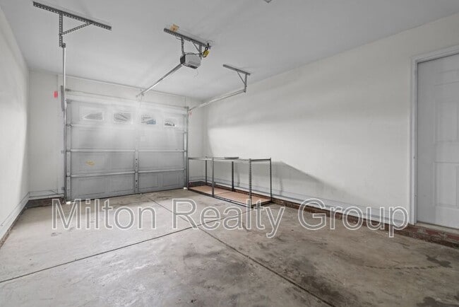 Building Photo - 173 Ariel St