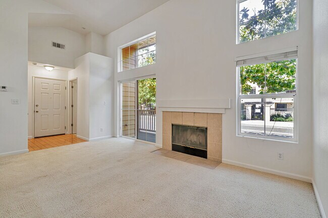 Building Photo - 4902 Hibernia Dr