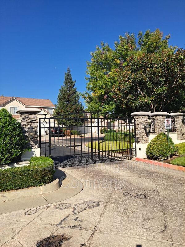 Building Photo - 7530 N Trellis Cir