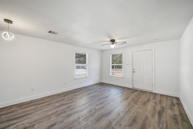 Building Photo - 307 Penick Rd