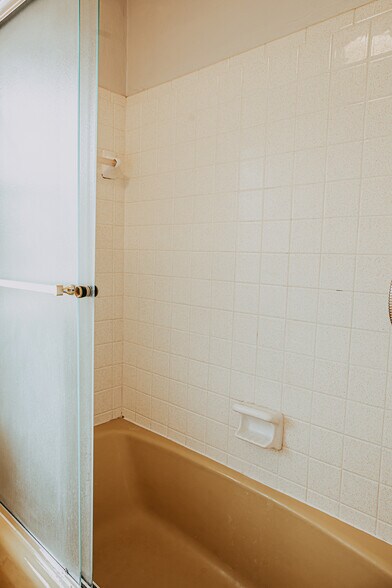 Bathroom - 5331 Indian Hill Rd