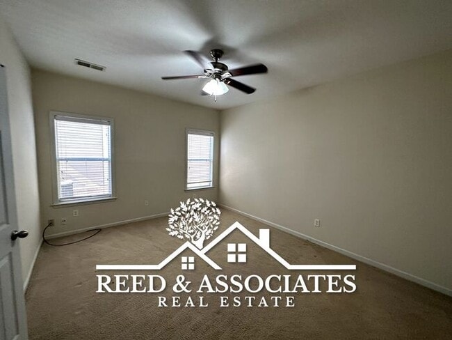 Building Photo - 3 Bedroom in Mud Island!
