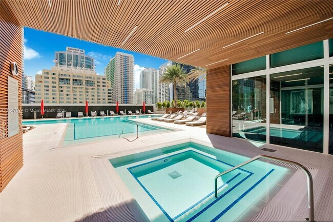 Building Photo - 1080 Brickell Ave