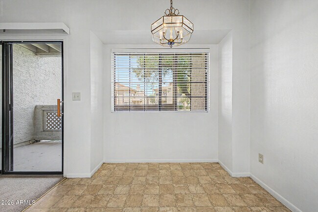 Building Photo - 930 N Mesa Dr