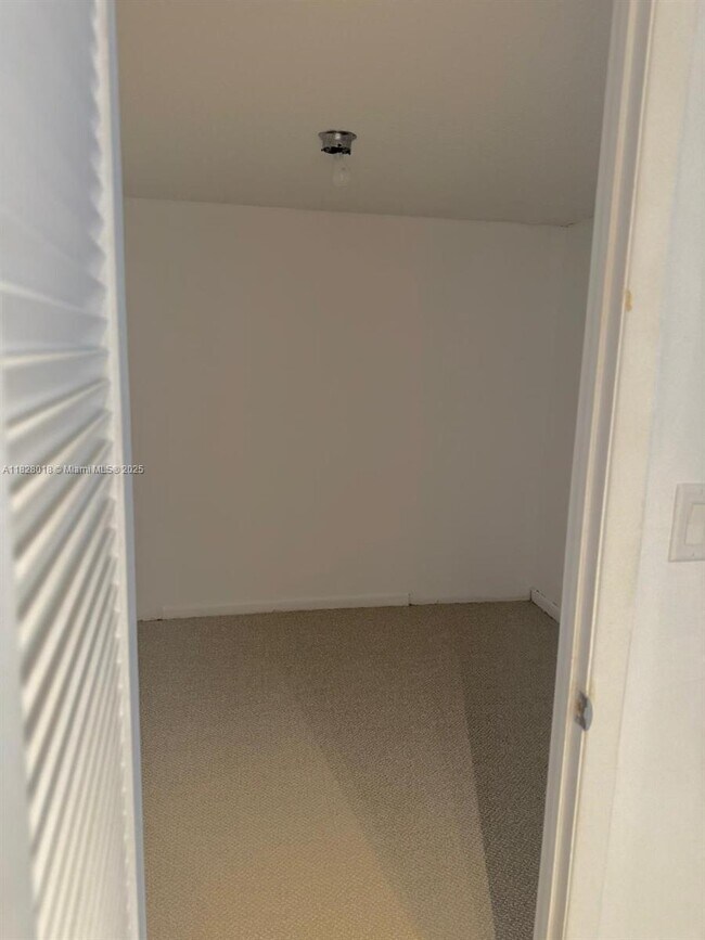 Building Photo - 6039 Collins Ave