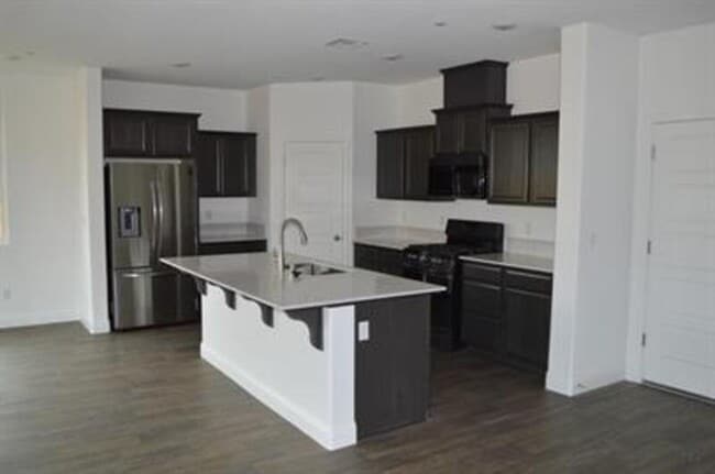 Building Photo - 2447 Quesada Dr