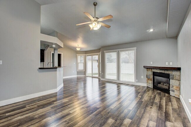 Building Photo - 2870 N High Desert Wy