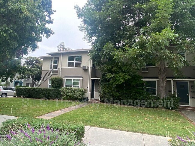 Building Photo - 228 E Maple St