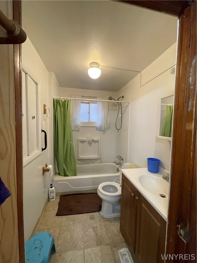 Building Photo - 226 Longnecker St