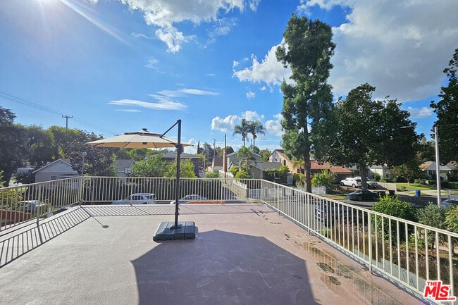 Building Photo - 302 N Griffith Park Dr