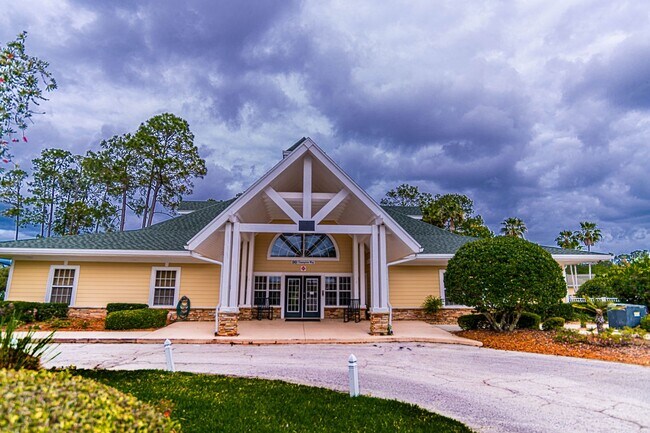 Building Photo - Spacious 3BR/3BA Ground-Floor Condo with W...