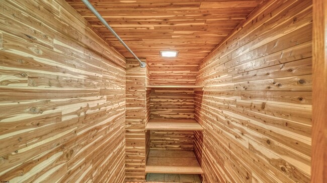 Building Photo - 549 Tuckahoe Rd