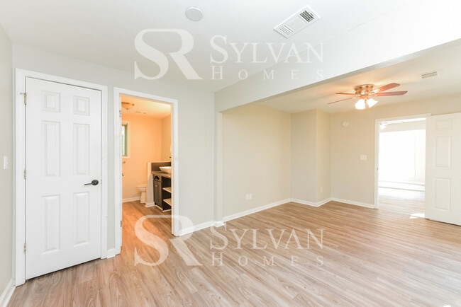 Building Photo - Prepare to fall in love with this 3 bedroom, 2 bathroom home