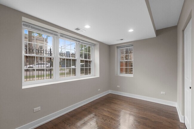 Building Photo - 2618 N Mozart St