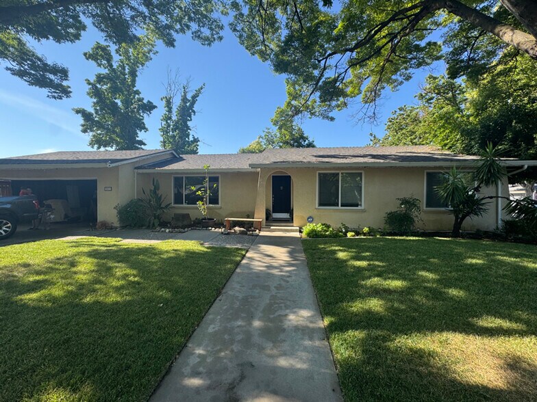 Primary Photo - 2012 Lancey Dr