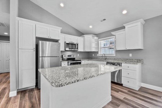 Building Photo - Newer House In Cape Girardeau