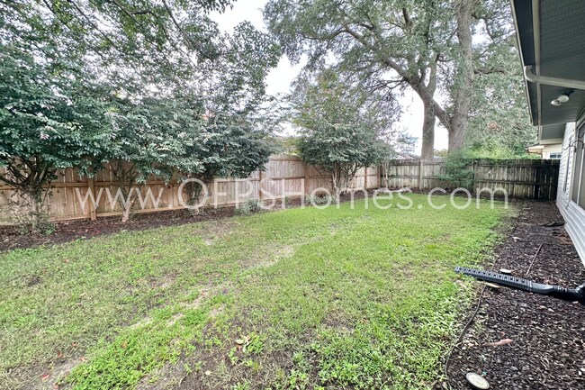 Building Photo - Niceville Renovated 3/2