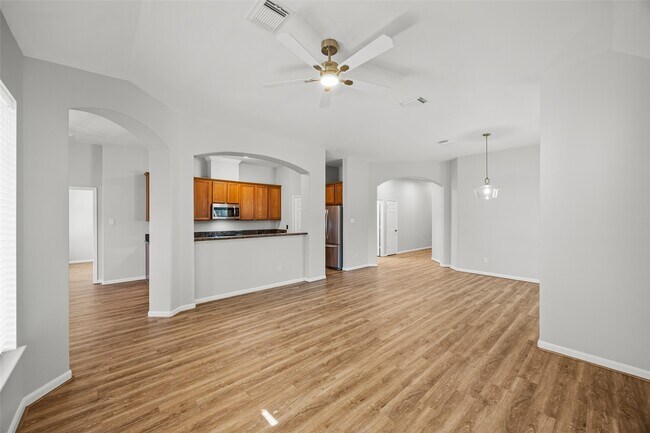 Building Photo - 12322 W Elizabeth Shore Loop