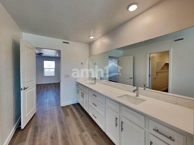 Building Photo - 6525 E Paseo Baranda