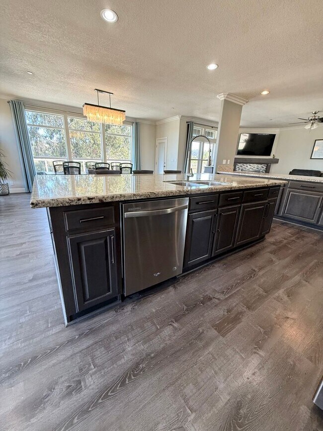 Building Photo - BEAUTIFUL 4 BEDROOM 2 BATH HOME IN ARROYO ...