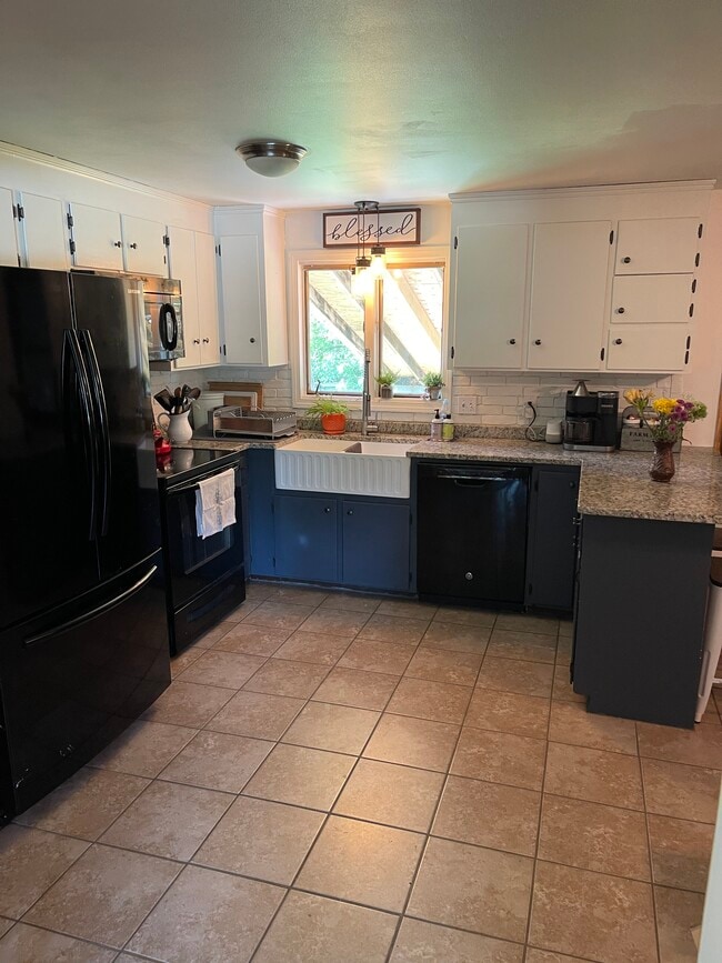 Building Photo - 14 Jo Ellen Dr