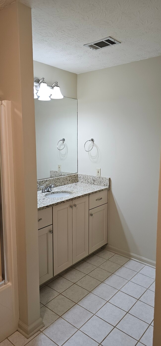 Building Photo - Overwood - Auburn